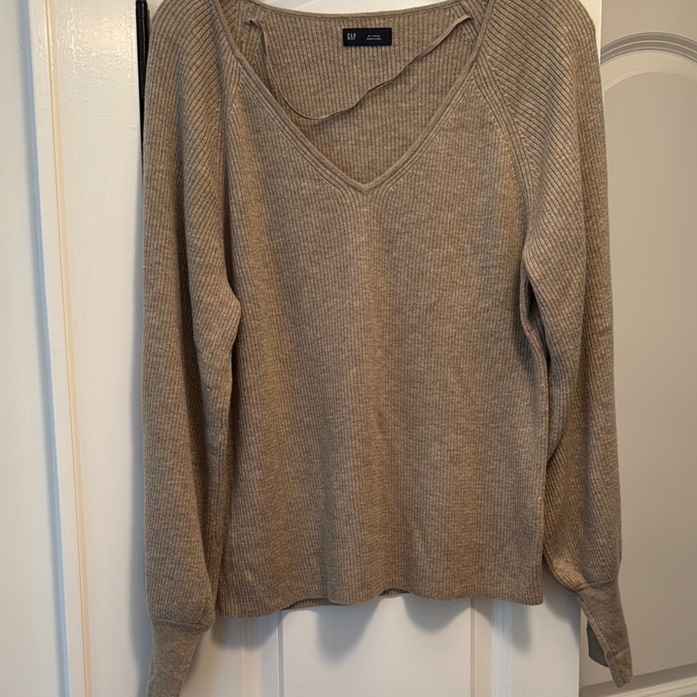 GAP Tan V-Neck Sweater Soft Knit Relaxed Fit
